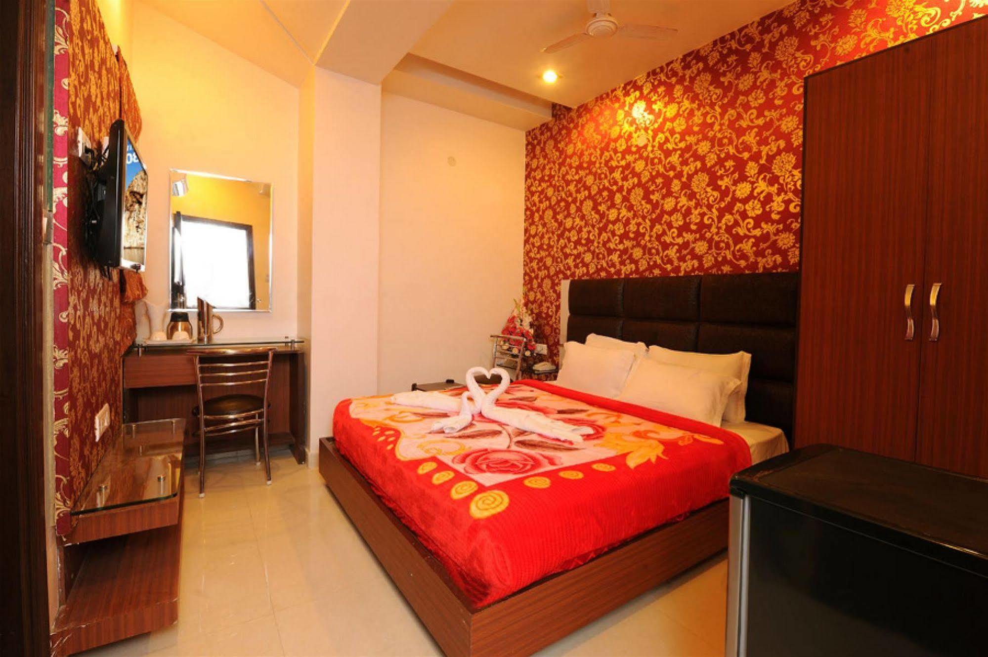 Hotel Pearl Inn & Suites Amritsar Exterior foto