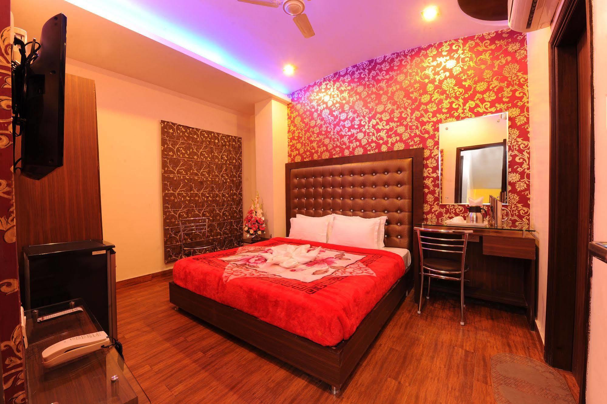 Hotel Pearl Inn & Suites Amritsar Exterior foto